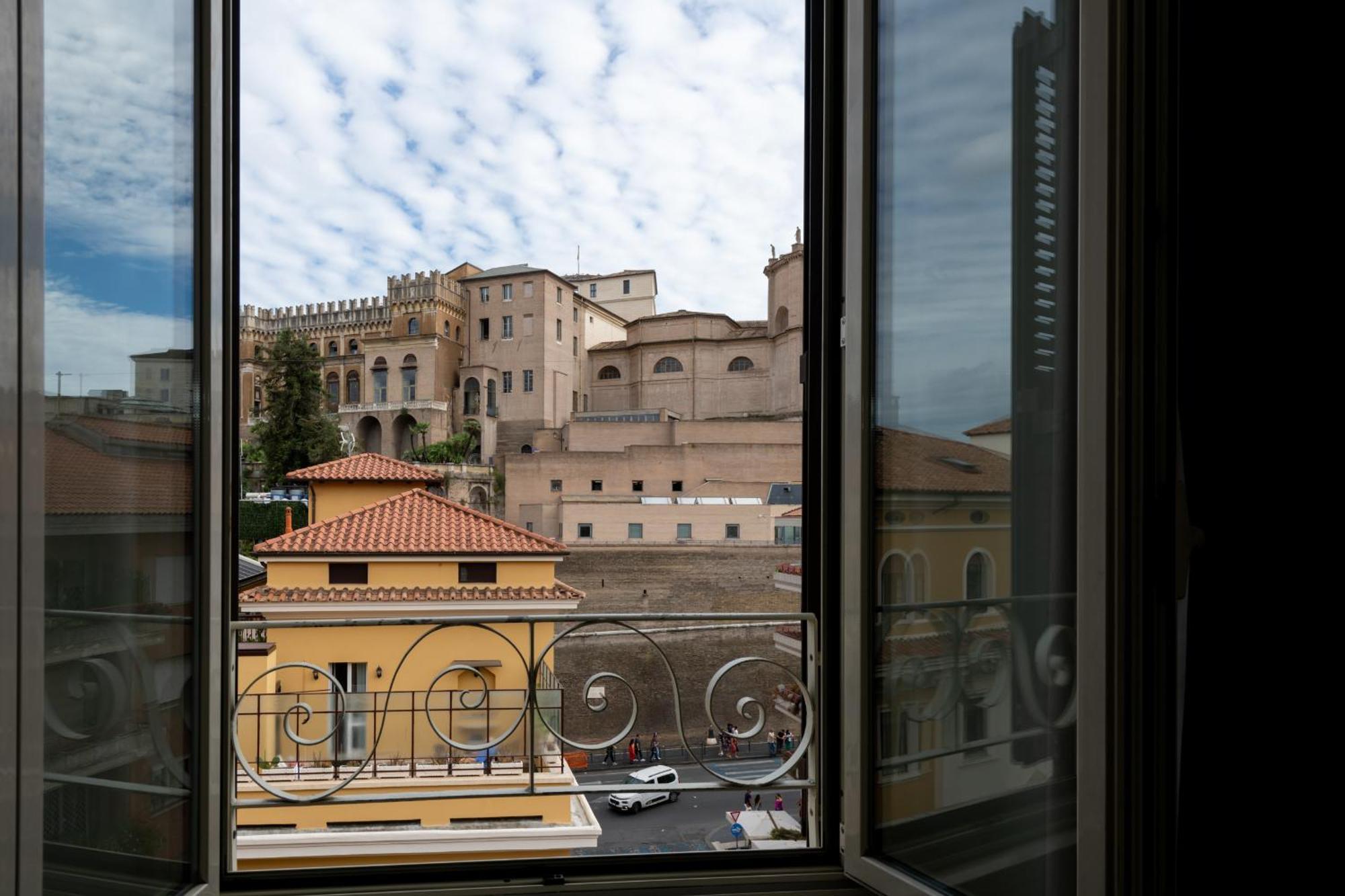 Sistine Chapel View Rooms Check-In From 3 Pm To 10 Pm, Rome